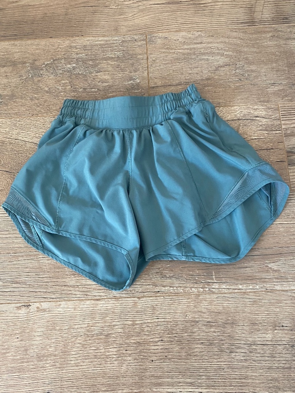 lululemon athletica teal Hotty hot shorts size 2